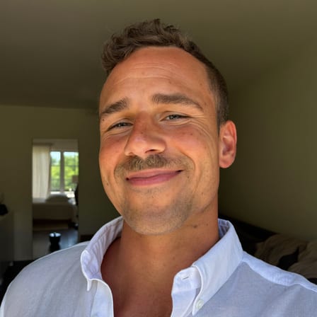 Portrait d'un habitant du quartier du Port après sa demande de devis de diagnostic à Nice